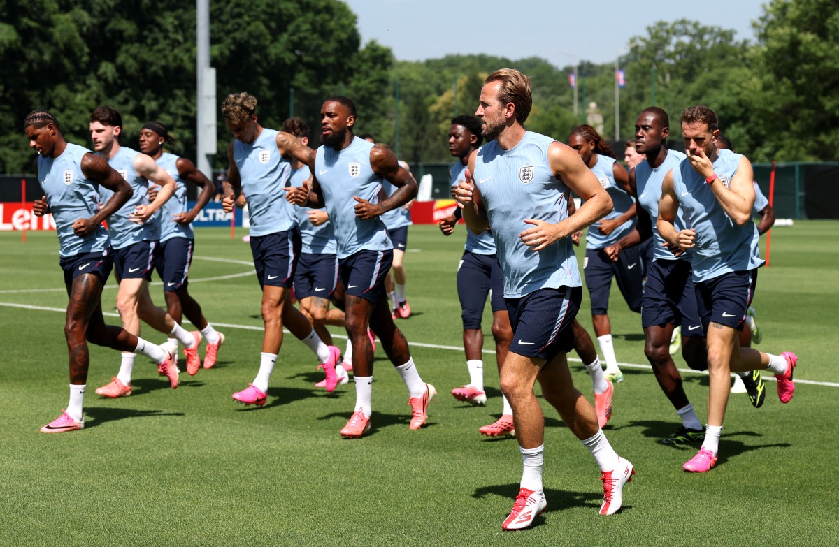 England's Harry Kane and teammates warm up during a training session. (AFP)