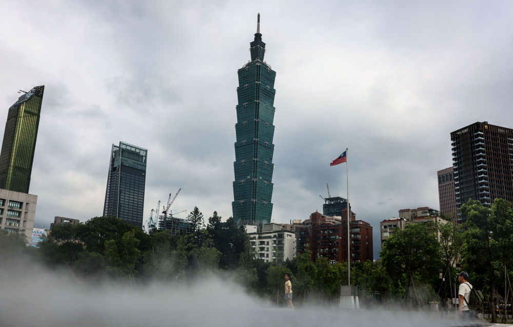 A mist installation is seen at Sun Yat-sen Memorial Hall with Taipei 101 in the background, in Taipei (Photo by I-Hwa Cheng / AFP)