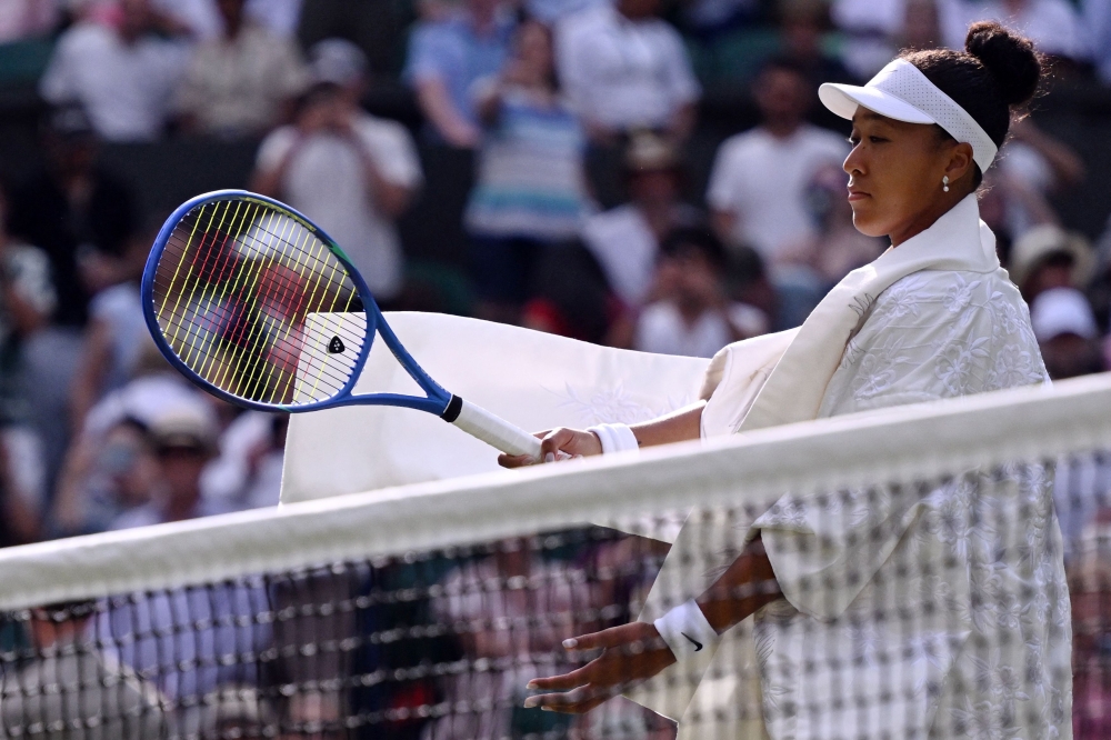 Japan's Naomi Osaka takes part in a coin toss ahead of her women's singles round of sixteen tennis match against Belarus's Aryna Sabalenka on July 5, 2026. (Photo by Kirill Kudryavtsev / AFP) /