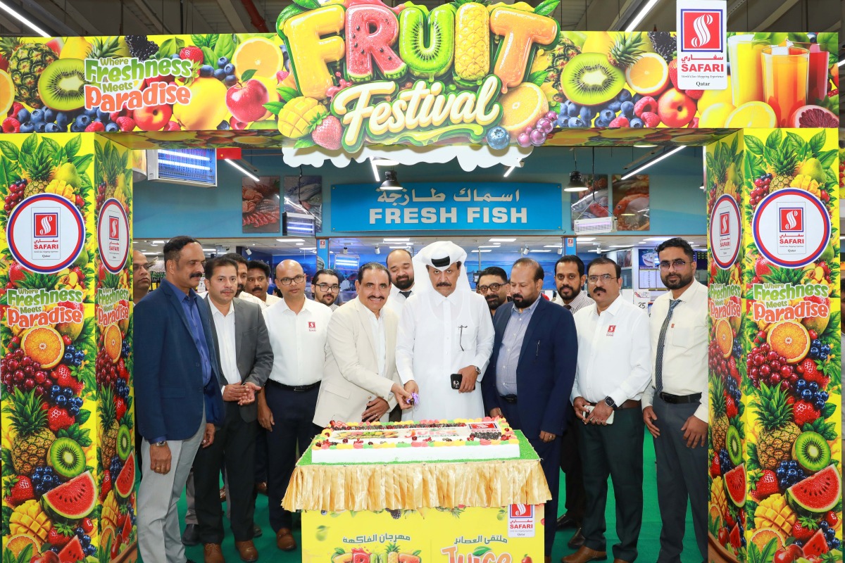 Safari Group Chairman Hamad Dhafer Al Ahbabi and Safari Group Deputy Chairman and Managing Director Zainul Abideen cutting a cake to mark the launch of Fruit Festival and Juice Junction.