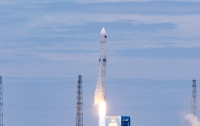 A Long March-10B carrier rocket blasts off from the Hainan commercial spacecraft launch site in Wenchang, south China's Hainan Province, July 10, 2026. (Xinhua/Yang Guanyu)