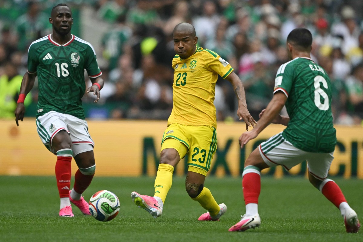 Mexico's forward #16 Julian Quinones, South Africa's midfielder #23 Jayden Adams and Mexico's midfielder #06 Erik Lira during the 2026 World Cup Group A football match between Mexico and South Africa at the Mexico City Stadium in Mexico City on June 11, 2026. Photo by CARL DE SOUZA / AFP