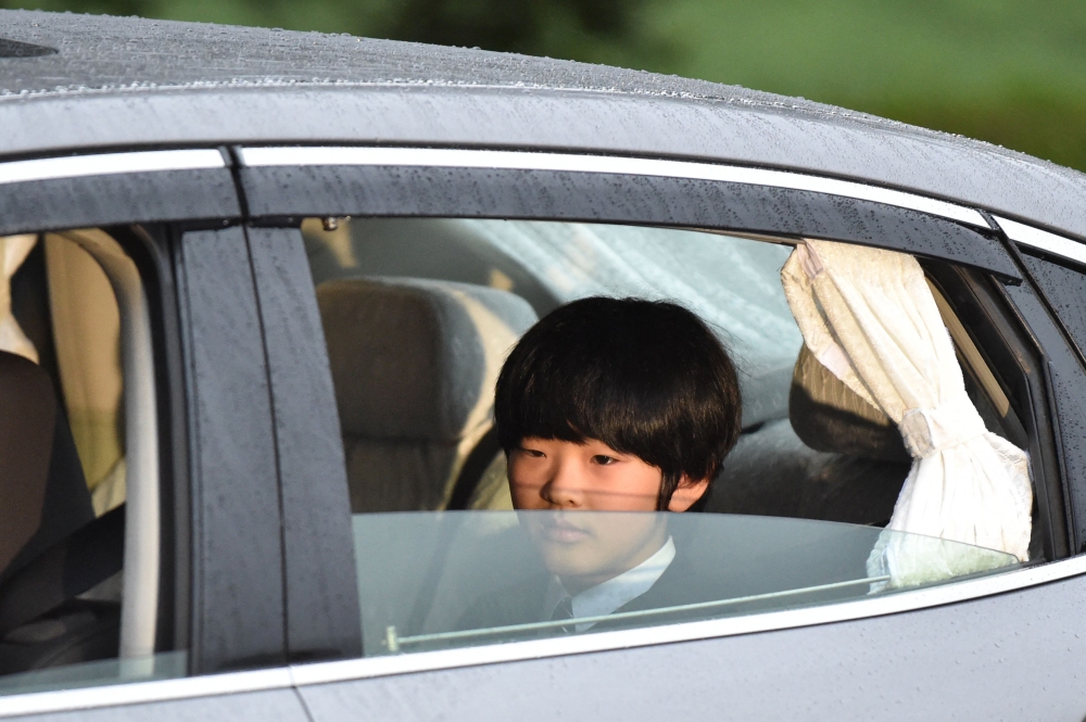 (Files) A vehicle carrying Prince Hisahito, son of Prince Akishino and Princess Kiko, leaves the Imperial Palace in Tokyo on April 30, 2019. (Photo by Kazuhiro Nogi / AFP)
 