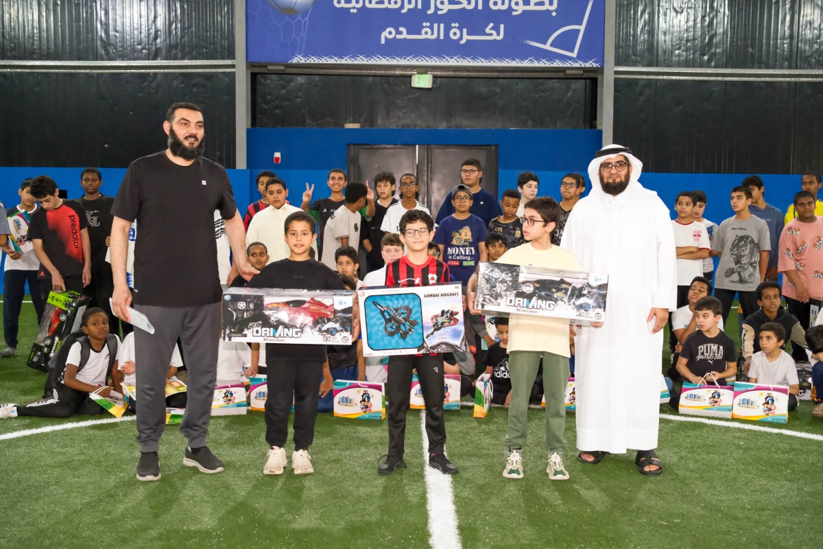  Officials with winners during the ceremony.