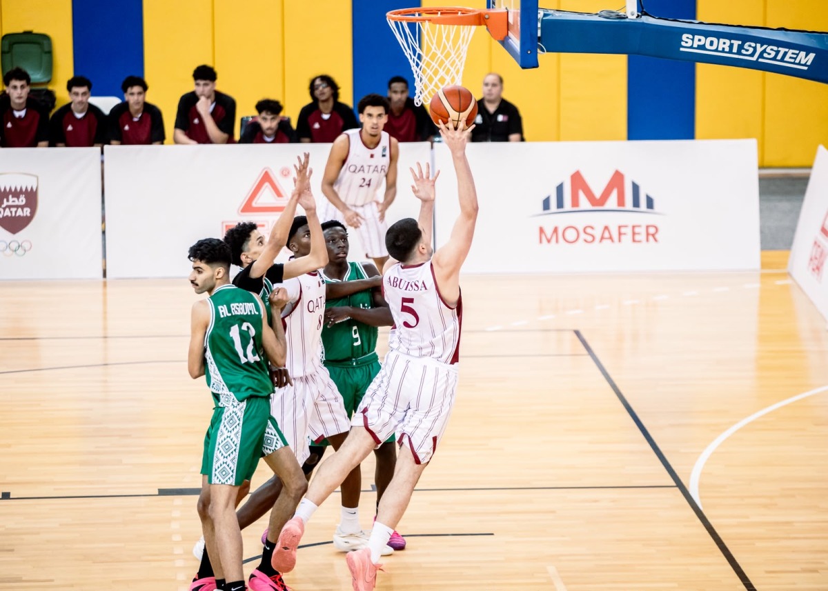 Qatar's Tameem Ashraf Abuissa (right) prepares to shoot.