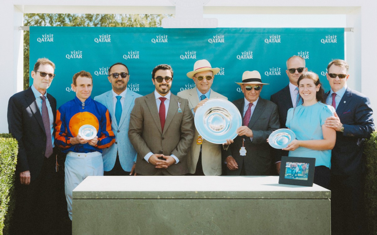 Visit Qatar officials with winners during trophy presenting ceremony.