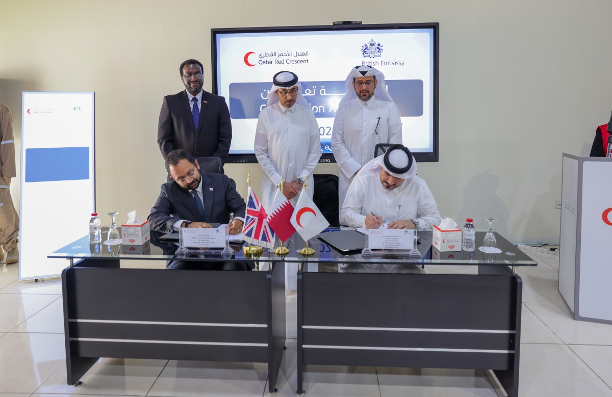 Ambassador of the United Kingdom to the State of Qatar H E Neerav Patel and Acting Secretary-General of QRCS, Abdullah Sultan Al-Qatan signing the agreement. 