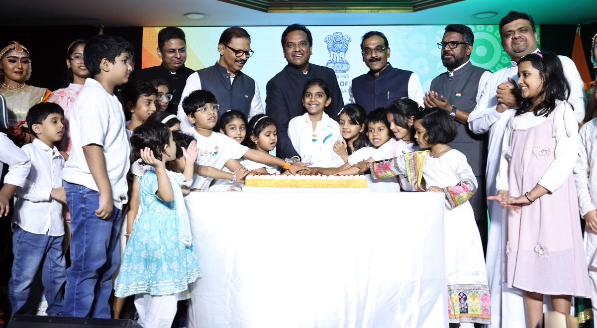 Chargé d’Affaires Sandeep Kumar with members of the Indian community during the cake cutting ceremony. PIC: Rajan Vadakkemiriyil/The Peninsula.