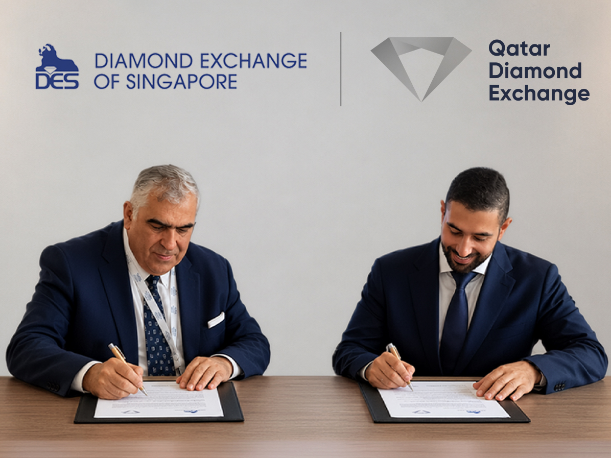 QDE Director, Ghanim Nasser Al-Saadi, and President of the Diamond Exchange of Singapore, Fabio Cascapera, signing the agreement