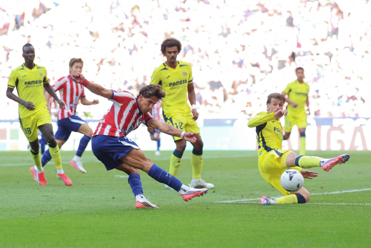 Atletico Madrid's Argentine forward #20 Giuliano Simeone kicks the ball during the Spanish league football match between Club Atletico de Madrid and Villarreal CF at Metropolitano Stadium in Madrid on August 23, 2026. (Photo by Pierre-Philippe MARCOU / AFP)