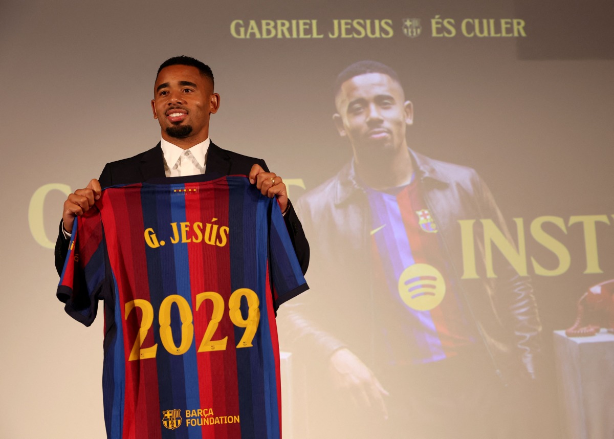 Brazilian forward Gabriel Jesus poses with his jersey during his official presentation as FC Barcelona's new football player on September 1, 2026 in Barcelona. (Photo by Lluis GENE / AFP)