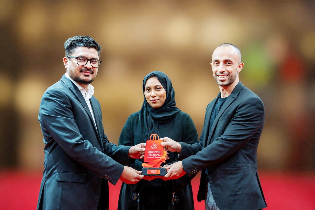 Iyad Hudaib (right) Senior Marketing Manager at Doha Festival City, and Saifali Althaf (left), Marketing Coordinator at Doha Festival City, accept the ‘Best Mall’ award from Jazmine Sheikh (center), Festivals and Events Delivery Project Head at Qatar Tourism, during a special ceremony celebrating the success of the Hala Summer Shopping Festival.