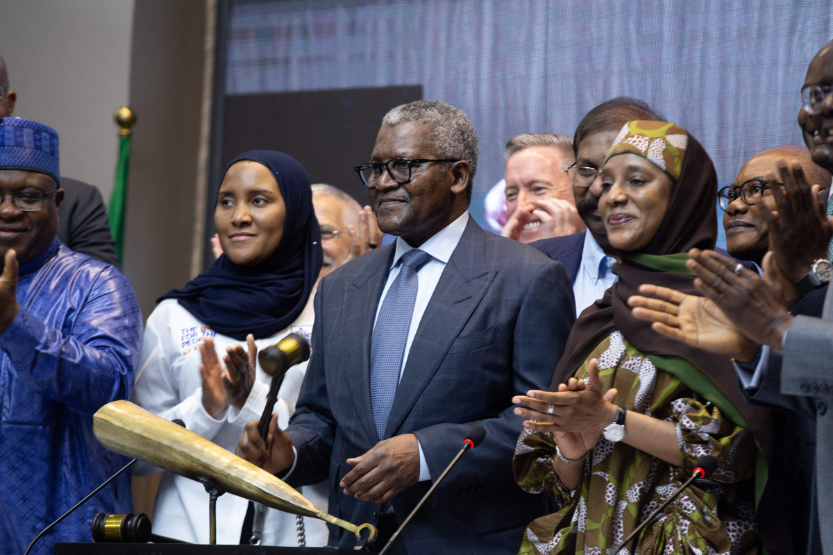 Aliko Dangote President and Chief Executive Officer of the Dangote Group hits the gong during the Dangote Refinery’s inital public offering at the Nigerian Exchange Group in Lagos NIgeria yesterday.