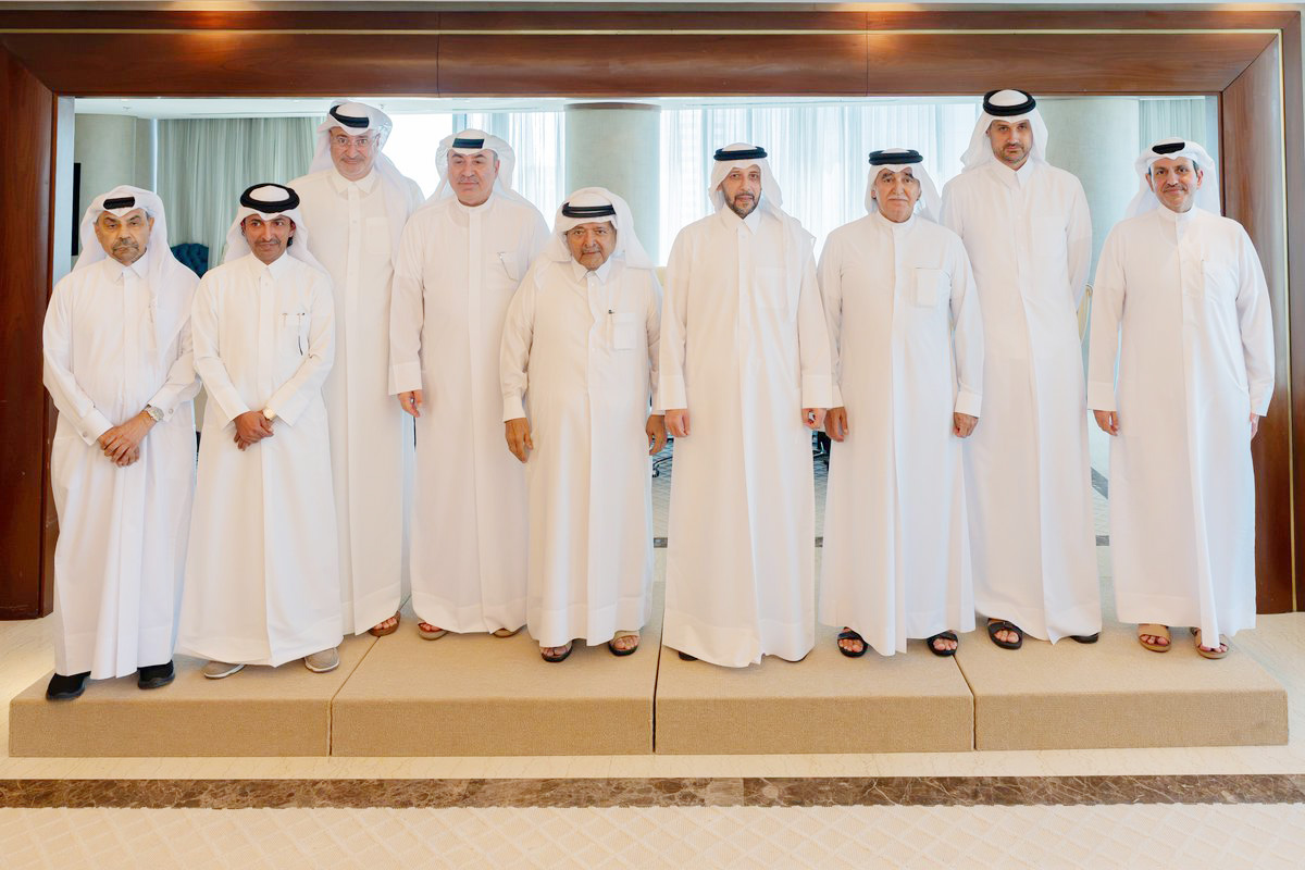 Minister of Public Health H E Mansoor bin Ebrahim Al Mahmoud  and Qatar Businessmen Association  Chairman H E Sheikh Faisal bin Qassim Al Thani with other officials. 