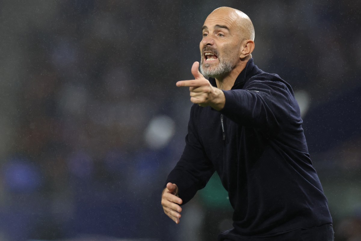 Manchester City's Italian coach Enzo Maresca reacts during the UEFA Champions League first round day 1 football match between FC Porto and Manchester City at Dragao stadium in Porto on September 8, 2026. (Photo by PATRICIA DE MELO MOREIRA / AFP)

