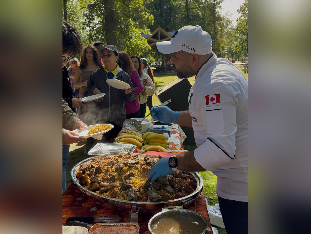 Community members enjoy Qatari dishes at the event. 