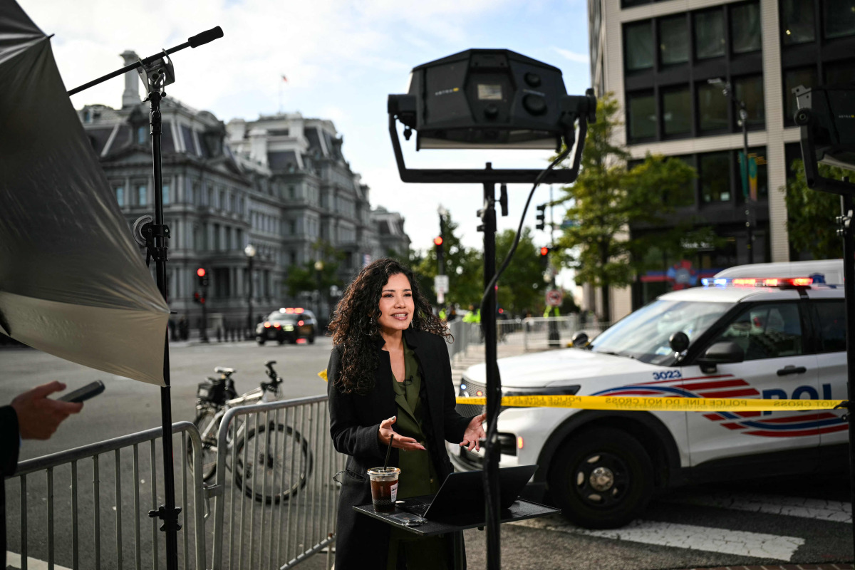 MS Now White House Correspondent Laura Barrَn-Lَpez works on a street corner near the White House in Washington, DC, on September 24, 2026. Photo by Mandel NGAN / AFP