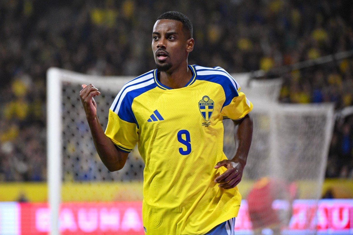 Sweden's forward #09 Alexander Isak celebrates scoring the opening goal during the UEFA Nations League Group B4 football match between Sweden and Romania in Solna, Sweden on September 25, 2026. (Photo by Jonathan Nackstrand / AFP)
