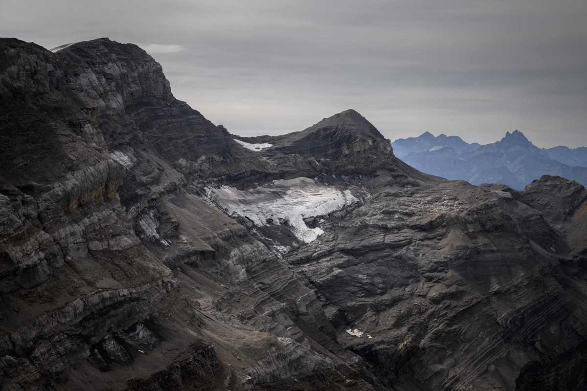 This photograph taken in western Switzerland on September 24, 2026 shows the remains of the now tiny Mauvais glacier, above Les Diablerets. The Swiss Glacier Monitoring Network (GLAMOS) will release its annual report on the state of Swiss glaciers on October 1, 2026. (Photo by Fabrice COFFRINI / AFP)