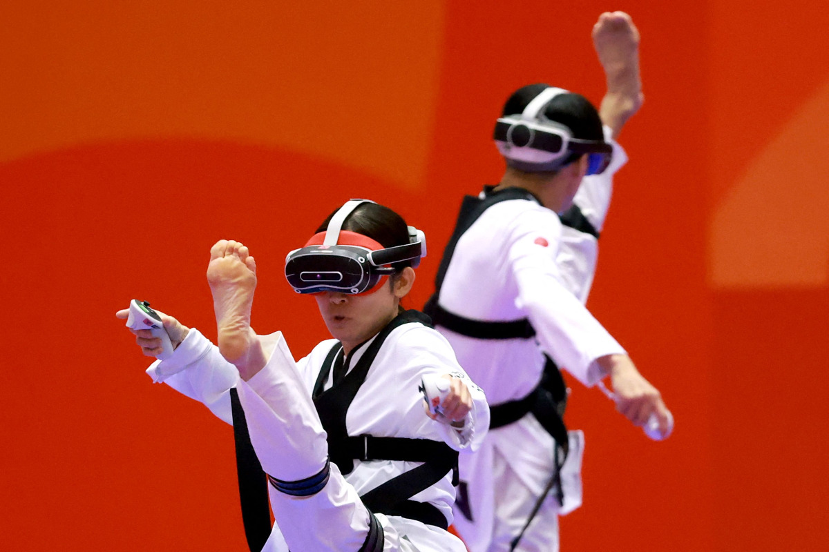 Japan's Nakajima Miho (L) competes against compatriot Suzuki Hayate (R) in the mixed individual virtual taekwondo round 16 during the 2026 Asian Games at the Toyohashi Gymnasium in Toyohashi on October 2, 2026. (Photo by DAVID GRAY / AFP)