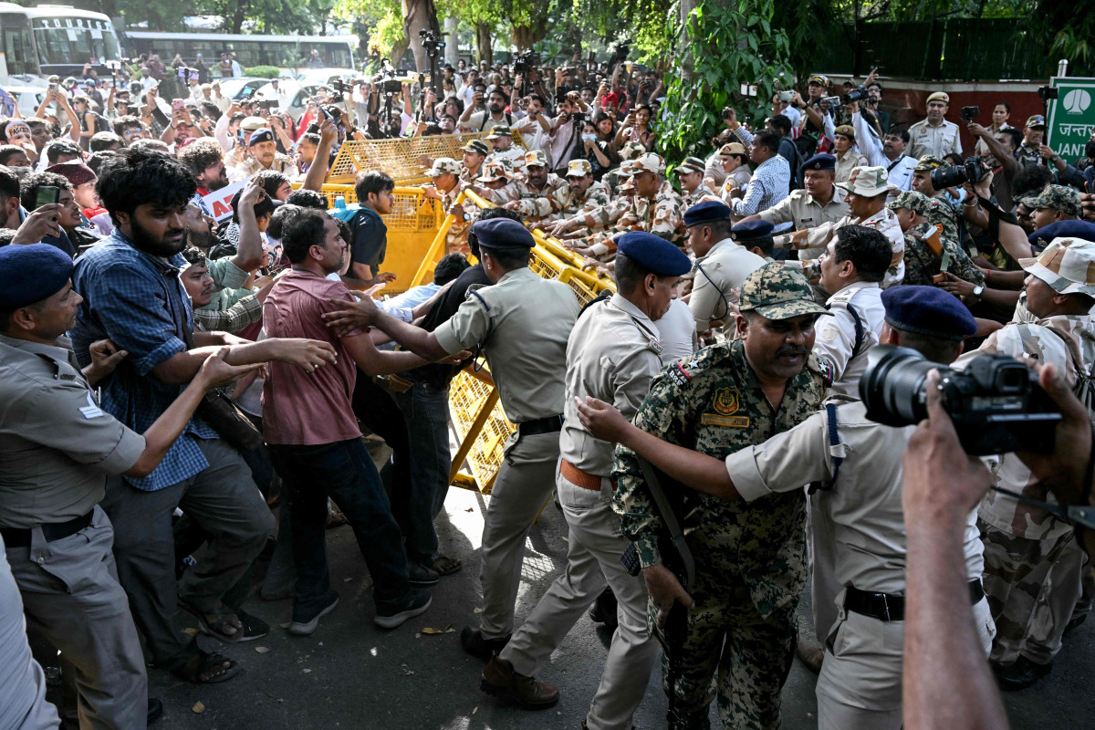 Protesters and All India Students' Association (AISA) supporters scuffle with police personnel during a demonstration against India's Chief Election Commissioner Gyanesh Kumar in New Delhi on October 3, 2026, to demand his resignation over alleged irregularities in the Special Intensive Revision (SIR) of electoral rolls. (Photo by Arun SANKAR / AFP)