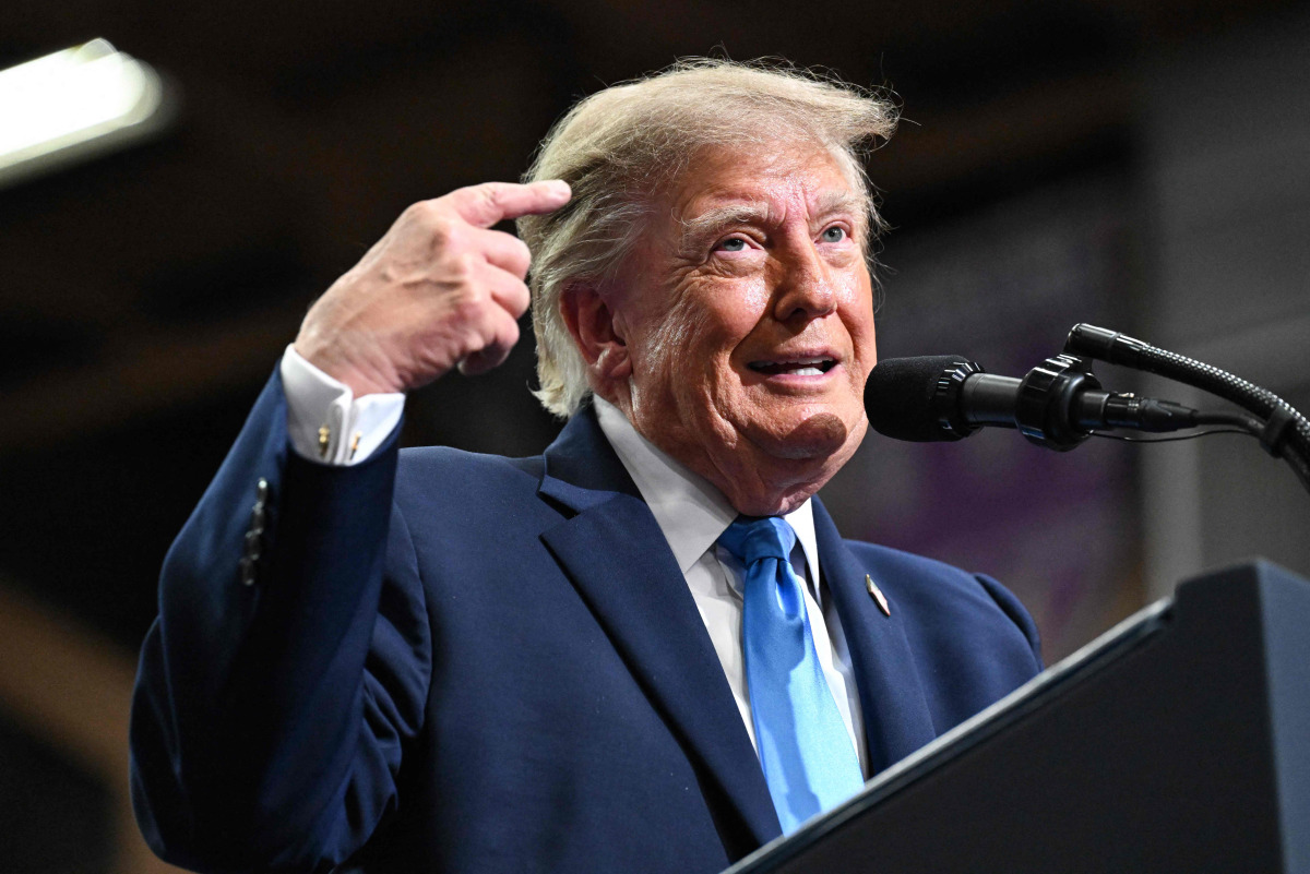 U.S. President Donald Trump speaks on stage at the Butler-Vandalia Student Activity Center during a campaign rally on October 03, 2026 in Vandalia, Ohio. Photo by ROBERTO SCHMIDT / GETTY IMAGES NORTH AMERICA / Getty Images via AFP