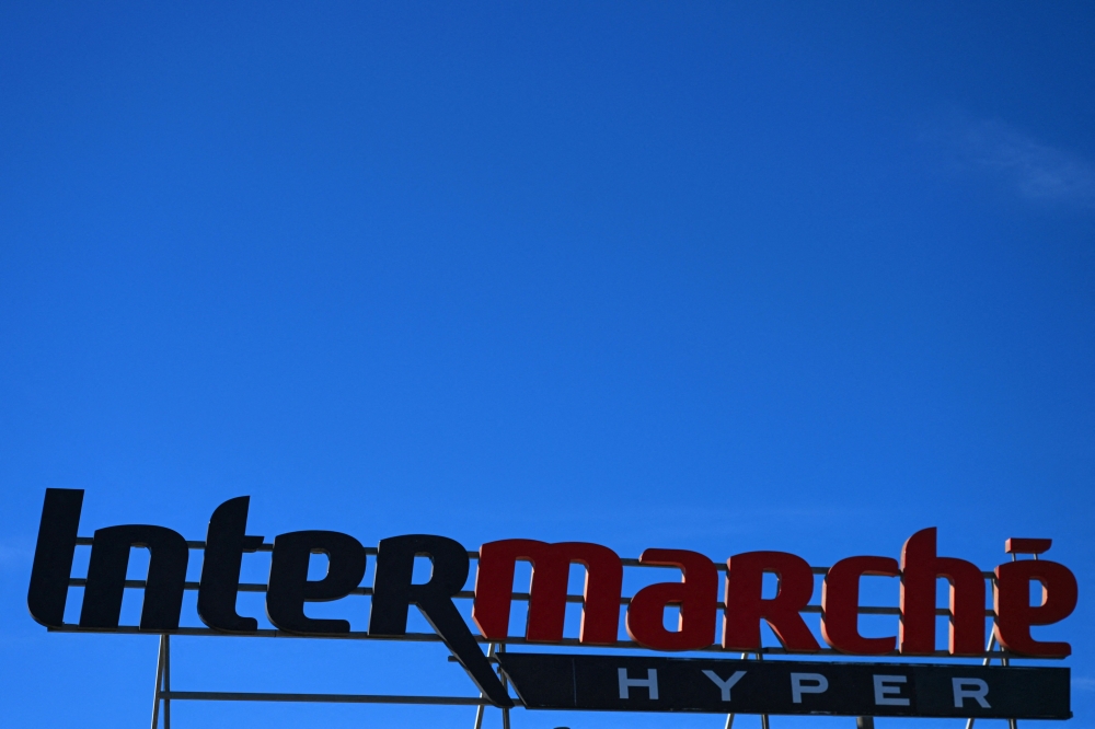 (Files) This photograph taken in Agde on October 9, 2026 shows the logo of French supermarket Intermarche on the facade of a store. (Photo by Gabriel Bouys / AFP)