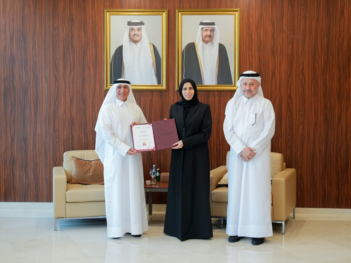 Minister of Education and Higher Education H E Lolwah bint Rashid bin Mohammed Al Khater presenting accreditation certificate to President of UDST Dr. Salem Al-Naemi.