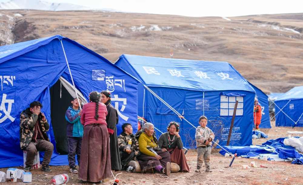 People are seen at a temporary resettlement site of an earthquake-hit village in Maru Township of Baqen County, Nagqu City, southwest China's Xizang Autonomous Region, (Xinhua/Tenzin Nyida)
 