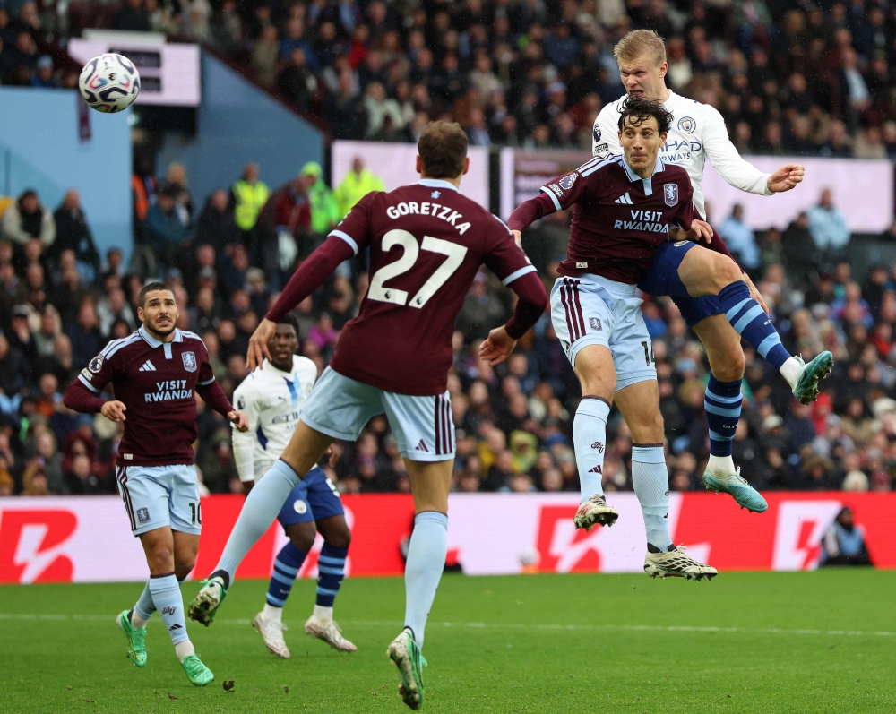 Manchester City's Norwegian striker #09 Erling Haaland headers at goal but the shot is saved during the English Premier League football match between Aston Villa and Manchester City at Villa Park in Birmingham, central England on October 24, 2026. (Photo by Darren Staples / AFP)