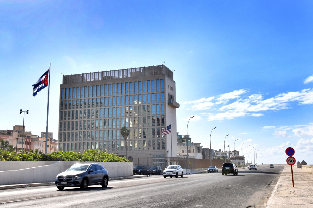  Vehicles run past the U.S. Embassy in Havana, Cuba, Oct. 23, 2026. Photo by Joaquin Hernandez/Xinhua
