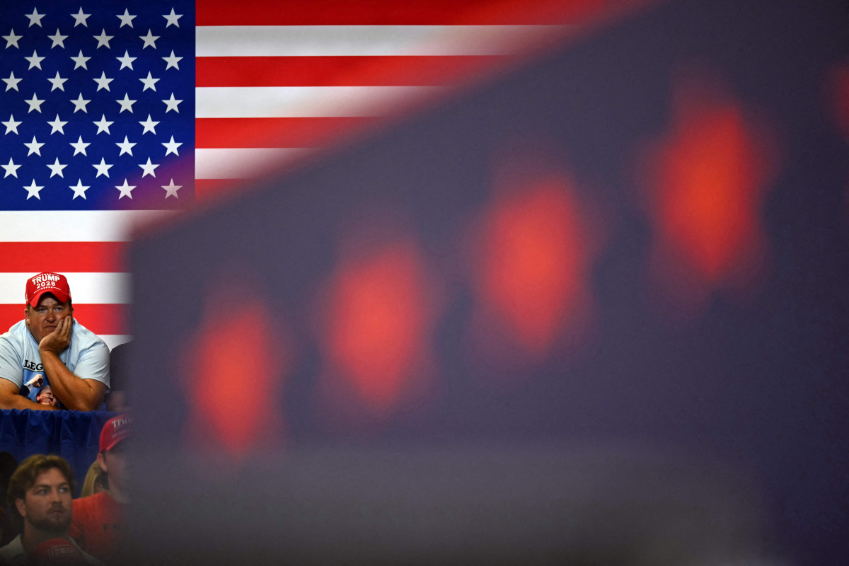  A supporter watches as US President Donald Trump speaks at a midterm campaign rally at Shoemaker Center in Chillicothe, Ohio on October 28, 2026. (Photo by Kent NISHIMURA / AFP)