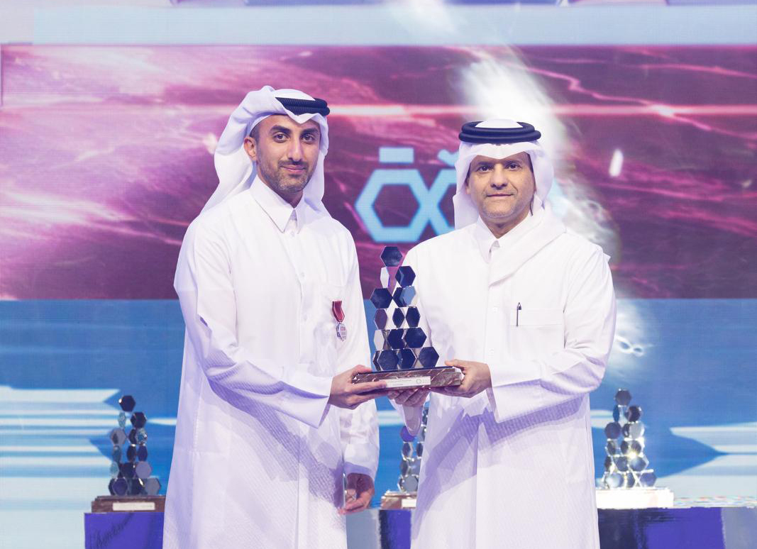 Deputy Prime Minister and Minister of State for Defence Affairs H E Sheikh Saoud bin Abdulrahman bin Hassan bin Ali Al Thani presenting the award to Chief Executive Officer of Katara Hospitality Fahad Abdulla Al Mana during the award ceremony.